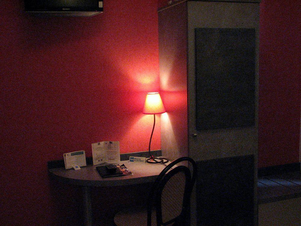 Hotel La Croix Blanche Tarbes Dış mekan fotoğraf
